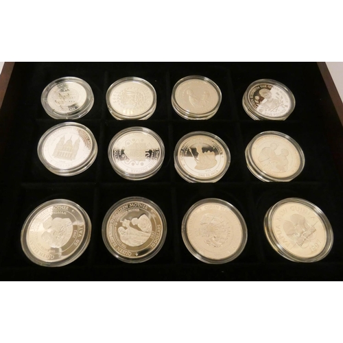 474 - A collection of 20 silver commemorative crowns by MDM Crown Collections, in uncirculated condition i... 