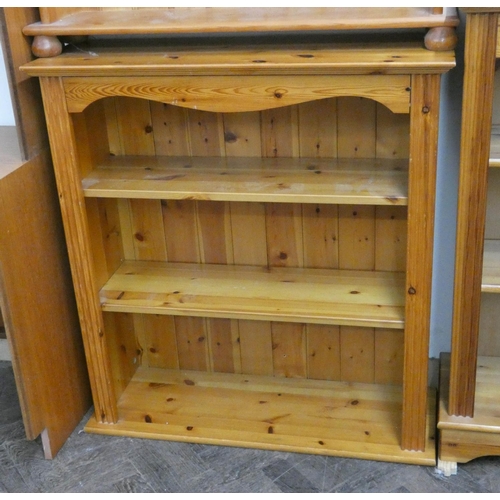 22 - A low modern pine open bookcase, 34