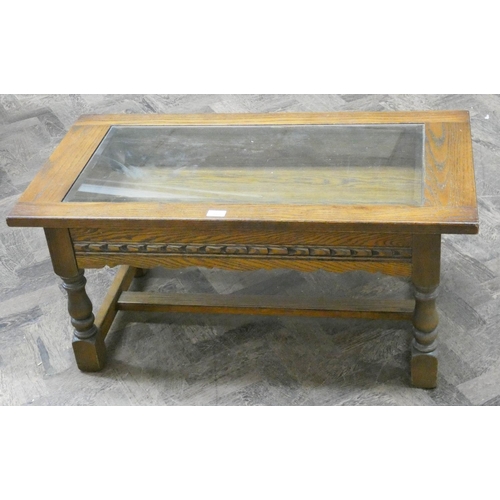 104 - A long reproduction oak coffee table with lift off glass top