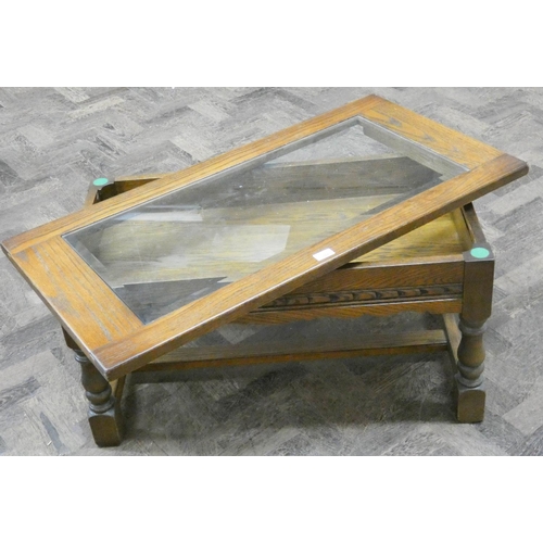 104 - A long reproduction oak coffee table with lift off glass top