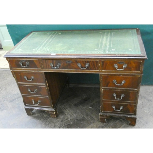 134 - A Georgian style mahogany pedestal desk fitted nine drawers with green leather top