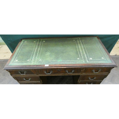 134 - A Georgian style mahogany pedestal desk fitted nine drawers with green leather top