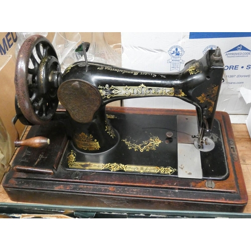 307 - An old Singer sewing machine in wooden carrying case