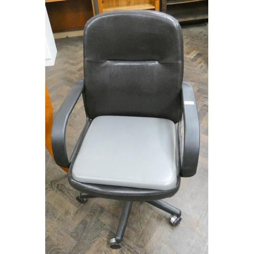 67 - A revolving office elbow chair