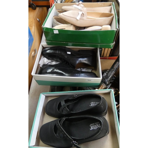 324 - A pair of men's shoes size 10 1/2 extra wide in black and and three pairs of ladies shoes