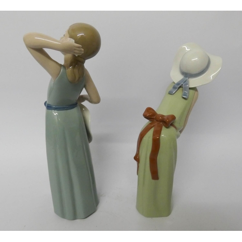 527 - Two Lladro figurines of girls with hats