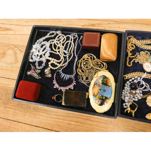 210 - A collection of vintage jewellery, compacts, beads etc