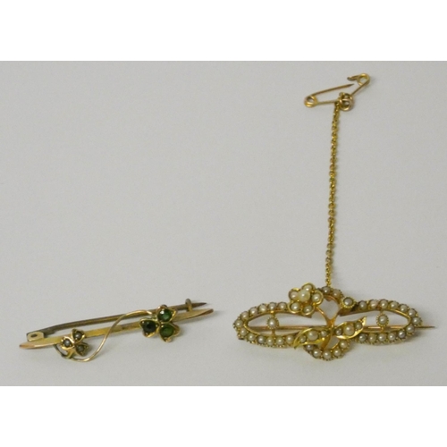 667 - Pretty Edwardian 15ct flower spray seed pearl brooch together with 9ct gold clover leaf brooch