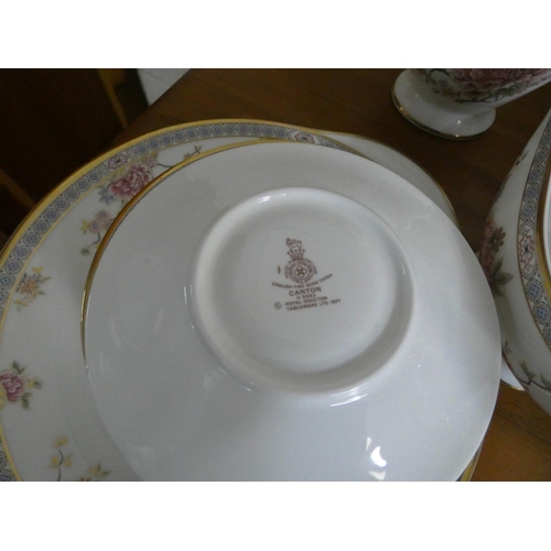 205 - Royal Doulton Canton pattern dinner and tea/coffee service for 6 people