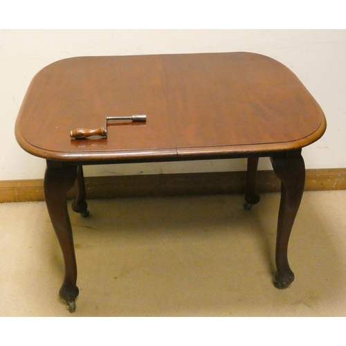 222 - Small mahogany extending dining table on cabriole legs, with winding handle but without additional l... 