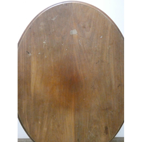 281 - A Victorian oval mahogany oval loo table on ornate quadruple base, top diameter is 52