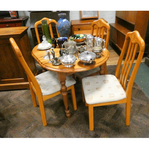 195 - A modern oval pine small dining table with four chairs