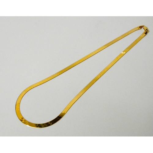 650 - Modern flattened snake link 9ct yellow gold necklace. 9 grams, 18