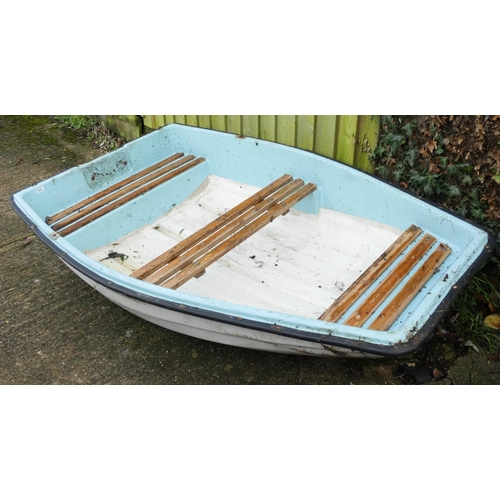 939 - A fibre glass small boat tender, 6' long X 4' wide approximately, seating to the front, centre and r... 