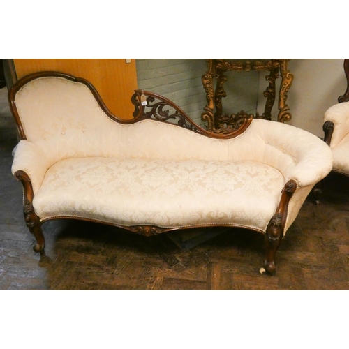378 - A Victorian mahogany framed chaise longue standing on cabriole legs upholstered in cream figured fab... 