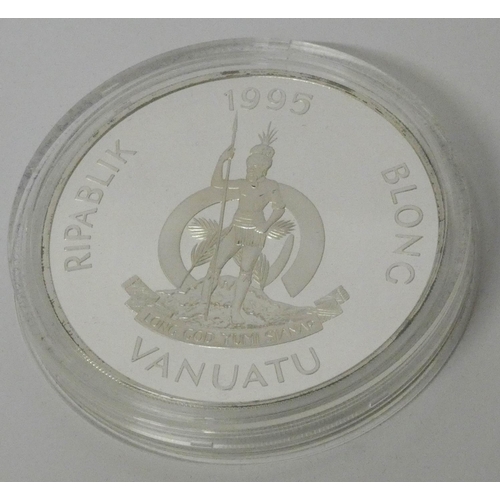 485 - 1995 Vanuatu Queen Elizabeth, The Queen Mother silver proof 100 vatu oversized coin, cased. Approx 6... 