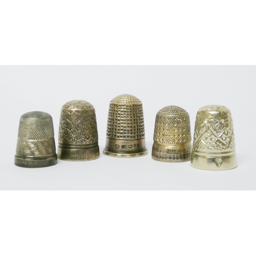 630 - A collection of five Victorian thimbles to include two hallmarked silver examples together with a se...