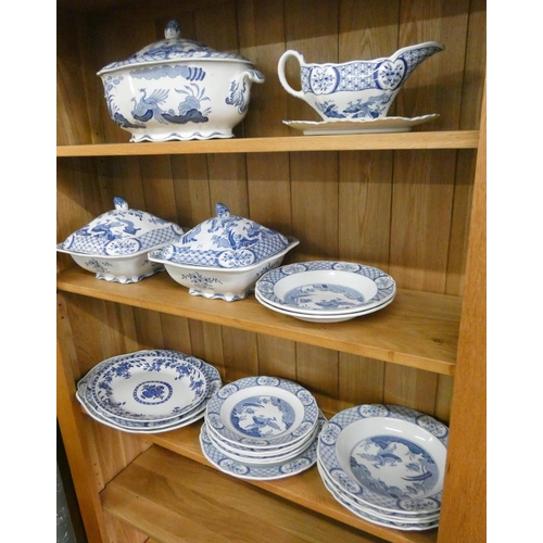 25 - Various pieces of 'Old Chelsea' blue and white dinnerware and three other meat plates...