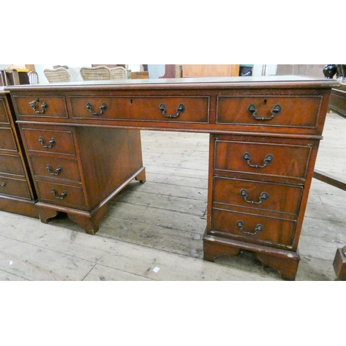 90 - A Georgian style mahogany twin pedestal desk with green leather top fitted with nine drawers, 4'6