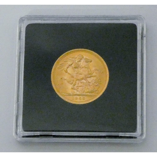 665 - Queen Elizabeth II 1966 Full Gold Sovereign, in fitted case.