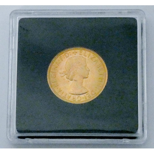 665 - Queen Elizabeth II 1966 Full Gold Sovereign, in fitted case.