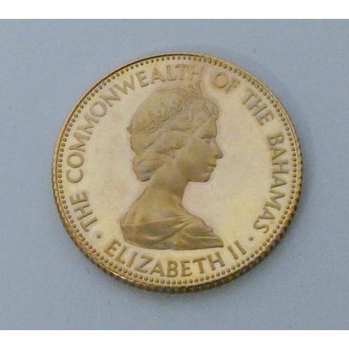 677 - Queen Elizabeth Bahamas 9ct gold $50 dollar coin, 1973. Weight 15.9 grams