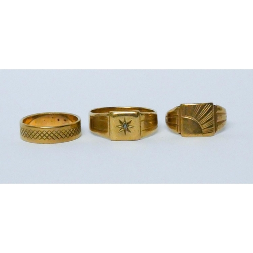 691 - Three 9ct yellow gold rings, two signet rings and a wedding band. Gross weight 11 g