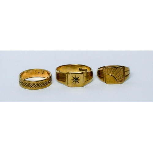 691 - Three 9ct yellow gold rings, two signet rings and a wedding band. Gross weight 11 g