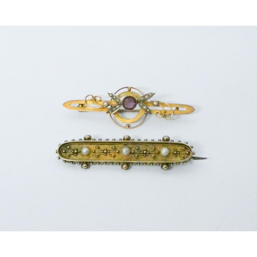 760 - 15ct gold Edwardian brooch, the oval panel with granulated edge and set with pearls, together with a... 