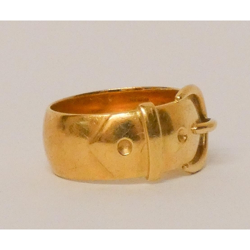 727 - 18ct yellow gold buckle design band ring, hallmarked. Ring size N, weight 9.7 grams.