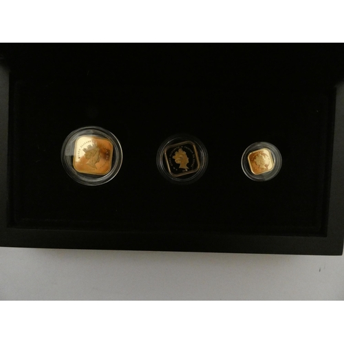 667 - 2019 Proof Sovereign set, of square form - Tristan Da Cunha Full sovereign, Half & Quarter proof set... 