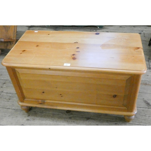 17 - A modern pine lift top blanket box, 3' wide