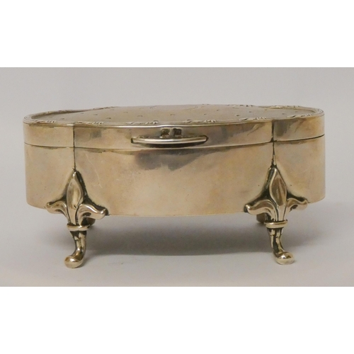 546 - Edwardian silver hinged dressing table box with blue velvet lined interior, 9cms across, Birmingham ... 