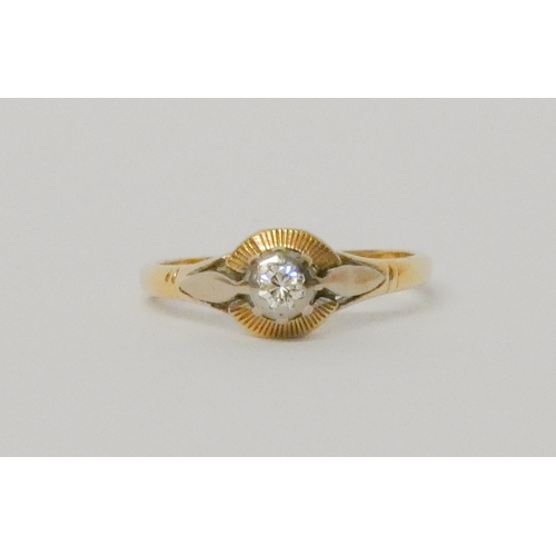 565 - An 18ct gold diamond ring, within a circular setting, hallmarked, ring size O