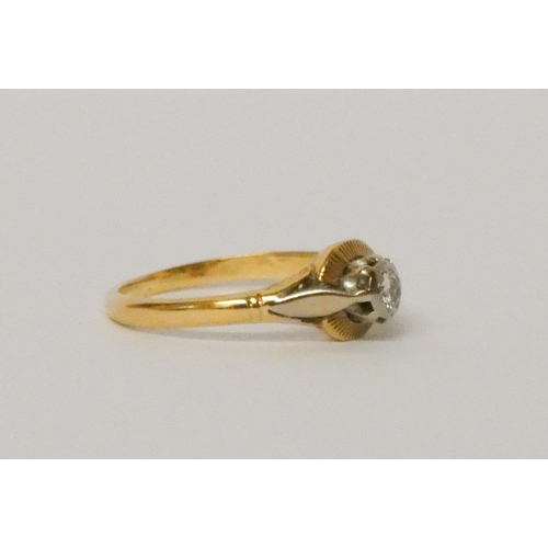 565 - An 18ct gold diamond ring, within a circular setting, hallmarked, ring size O