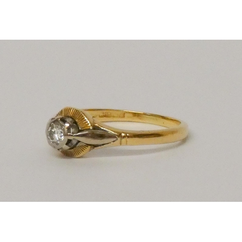 565 - An 18ct gold diamond ring, within a circular setting, hallmarked, ring size O