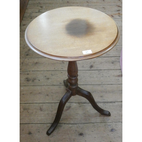 61 - A Victorian circular mahogany occasional table on pillar and tripod base, 18