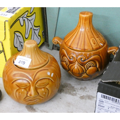 819 - China onion shaped pots