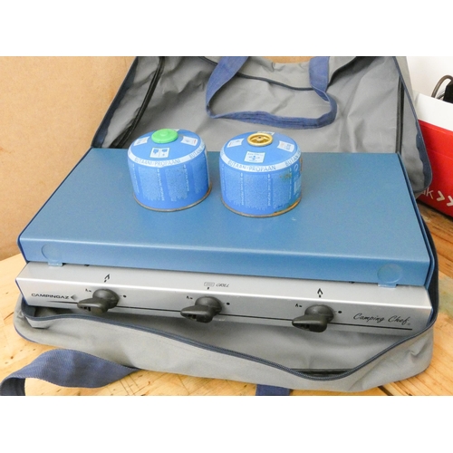 844 - A gas camping stove in carrying case