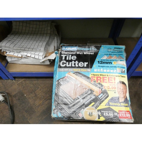 895 - A tile cutting machine and a large quantity of tiles