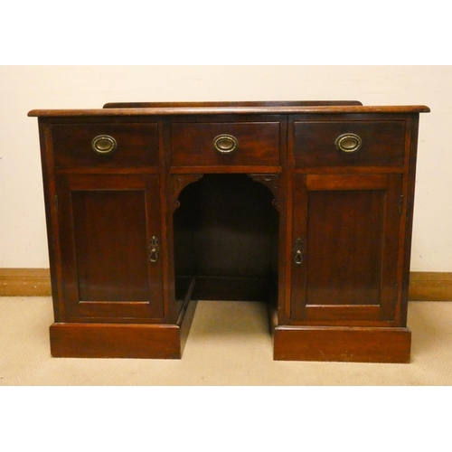 462 - A Victorian mahogany kneehole desk fitted three drawers and cupboards, with blue leather top, 3'8 wi... 