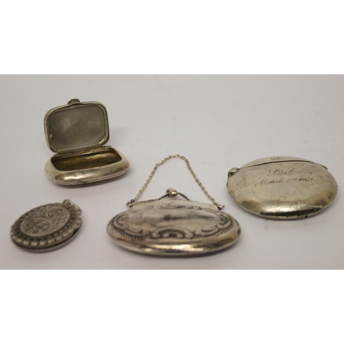 478 - A silver locket, two silver vestas and a miniature silver purse