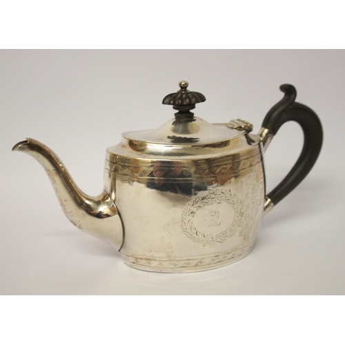 487 - Victorian bachelor's tea pot, with engraved armorial. Sheffield 1857. 9.6 troy ounces all in.