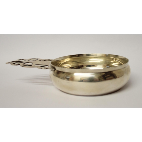 488 - Tiffany & Co - a large silver centrepiece quaich, Marked and numbered 19206. 8.4 troy ounces