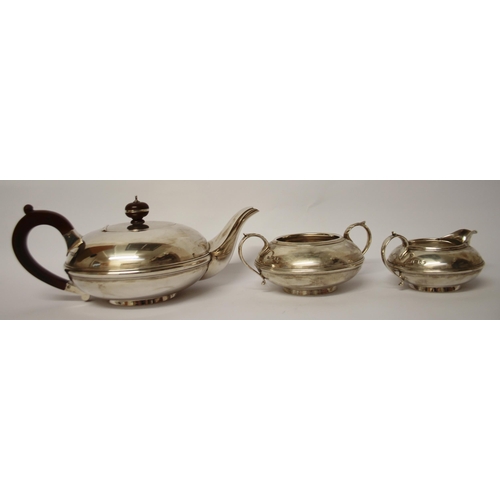 497 - A good quality silver tea service of compressed art deco form, London marks 1930, Robert Pringle. Gr... 