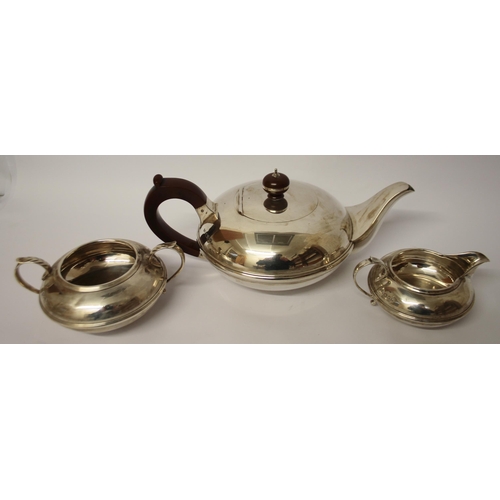 497 - A good quality silver tea service of compressed art deco form, London marks 1930, Robert Pringle. Gr... 