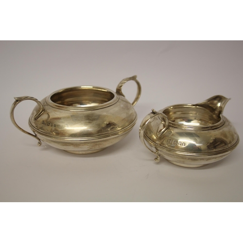 497 - A good quality silver tea service of compressed art deco form, London marks 1930, Robert Pringle. Gr... 