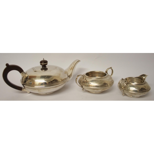 497 - A good quality silver tea service of compressed art deco form, London marks 1930, Robert Pringle. Gr... 