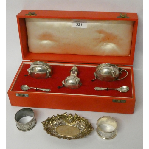 531 - A three piece hallmarked silver condiment set in fitted box with spoons together with a small oval p... 