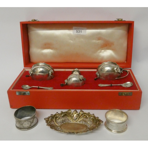 531 - A three piece hallmarked silver condiment set in fitted box with spoons together with a small oval p... 